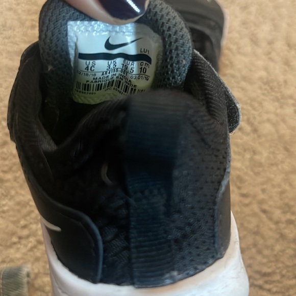 Baby Nikes - Picture 4 of 4